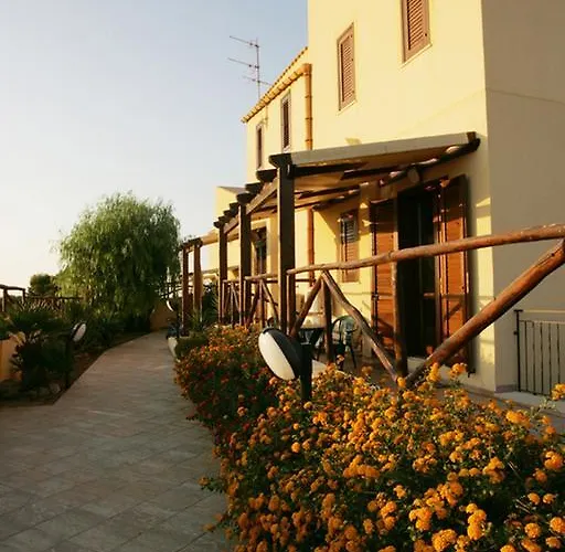 Baia Di Cornino Вилла Кустоначи